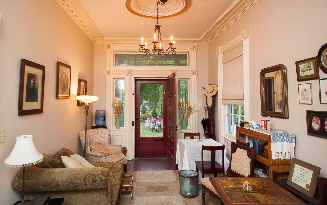 The Borland House Inn モントゴメリー エクステリア 写真